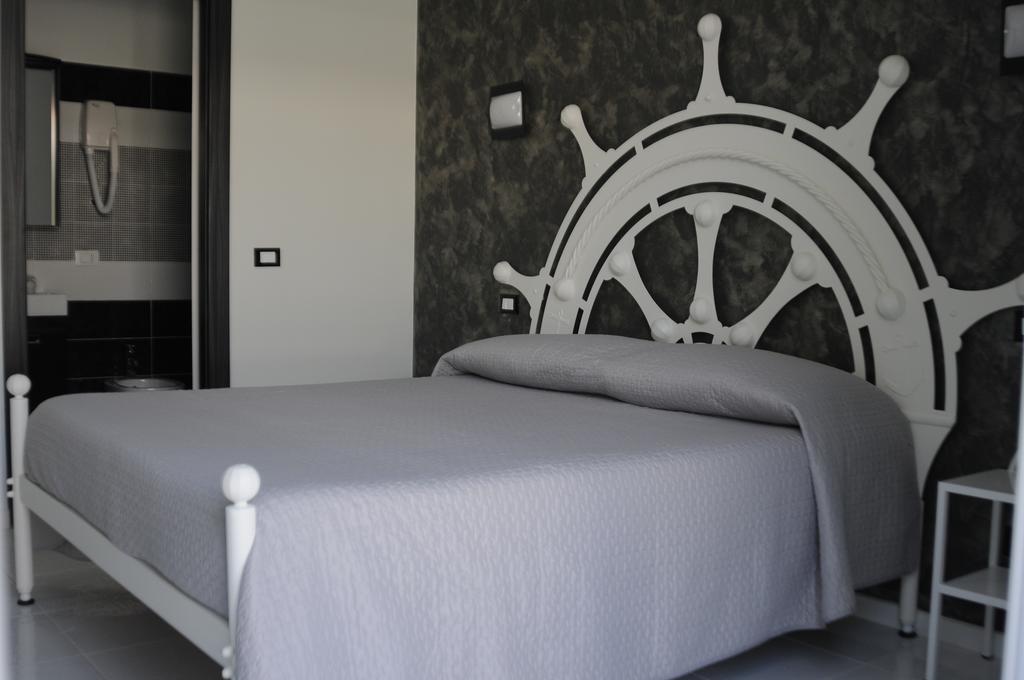 Badinomare Bed & Breakfast Terracina Eksteriør bilde